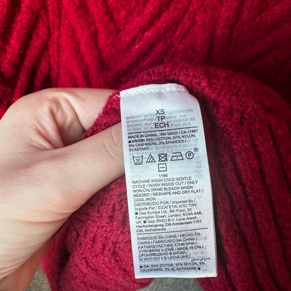 Banana Republic Red Cashmere Blend Sweater XS Oversized Cable Knit Romantic Soft - Picture 6 of 6